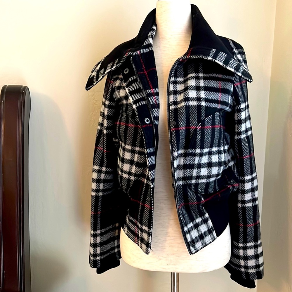90s style plaid Levi brand jacket with pockets, size small